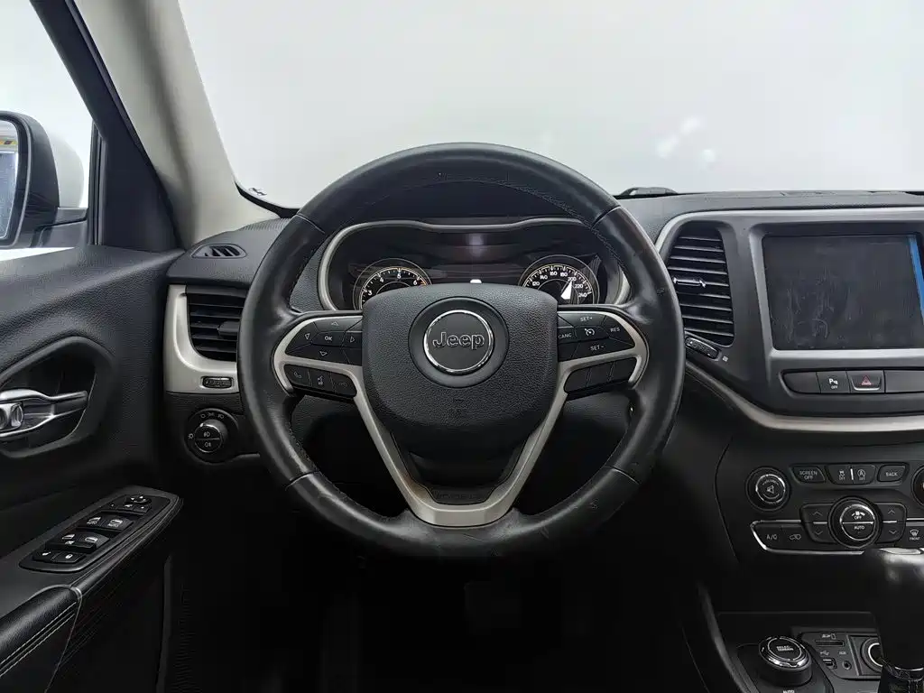 Jeep Cherokee — миниатюра 11