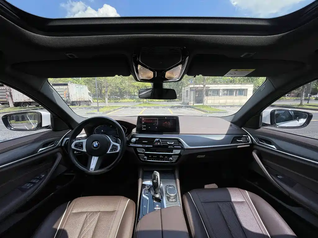 BMW 5 Series — миниатюра 8
