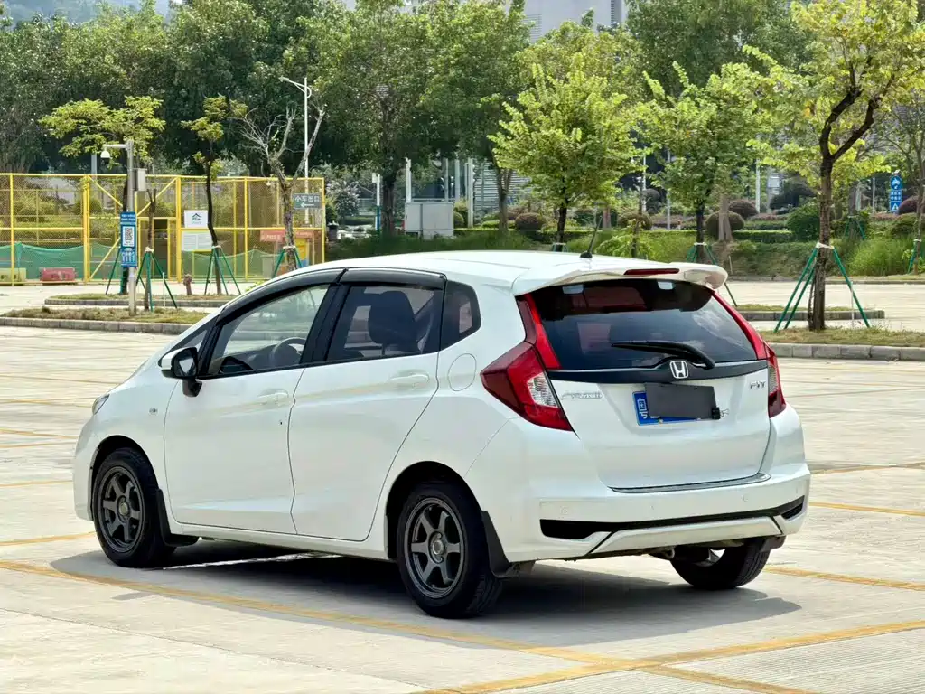 Honda Fit — миниатюра 8