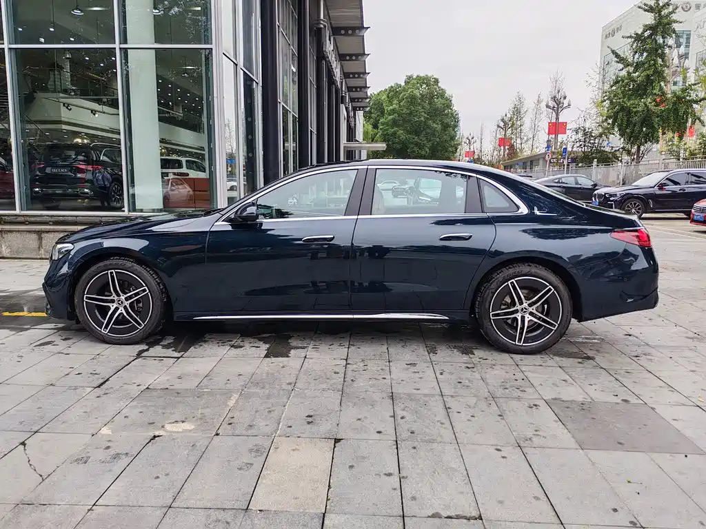 Mercedes-Benz E-Class — миниатюра 4