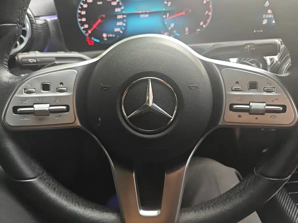 Mercedes-Benz A-Class — миниатюра 9