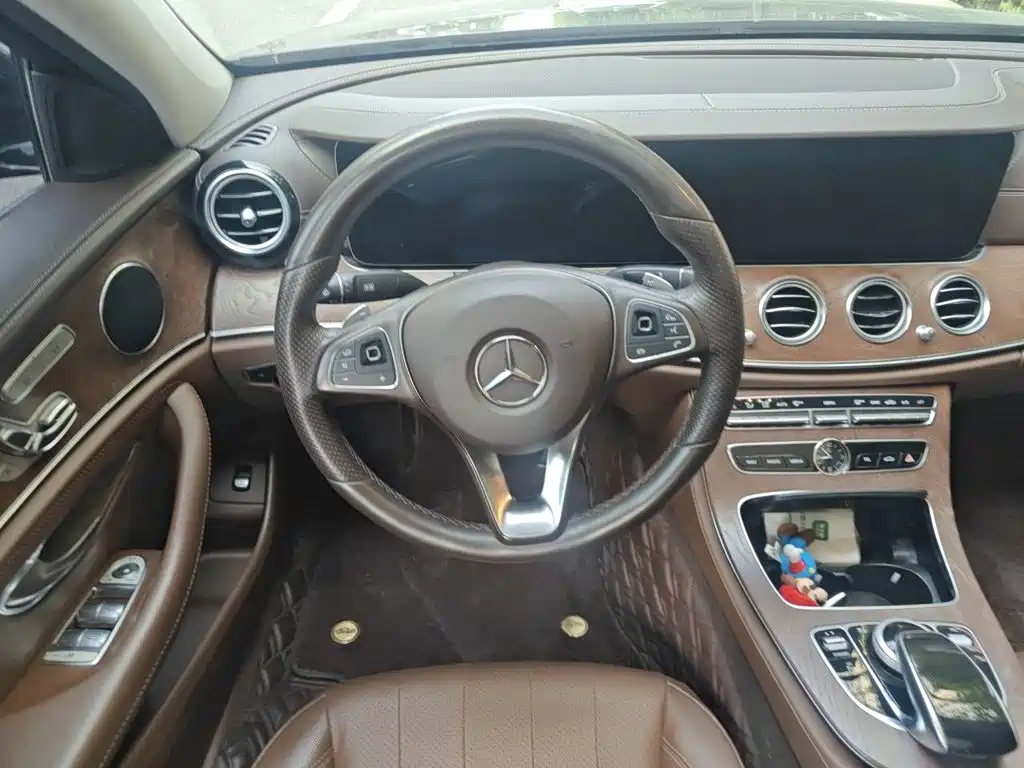 Mercedes-Benz E-Class — миниатюра 3