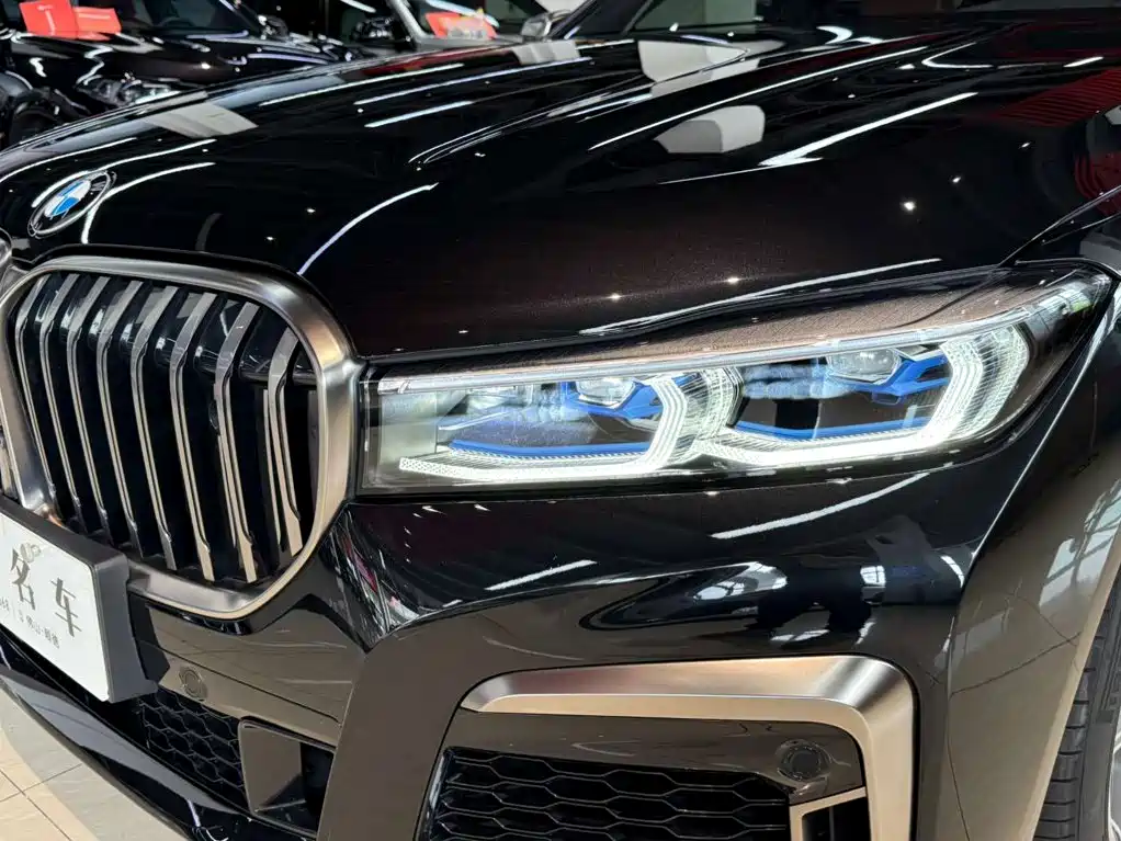BMW 7 Series — миниатюра 11
