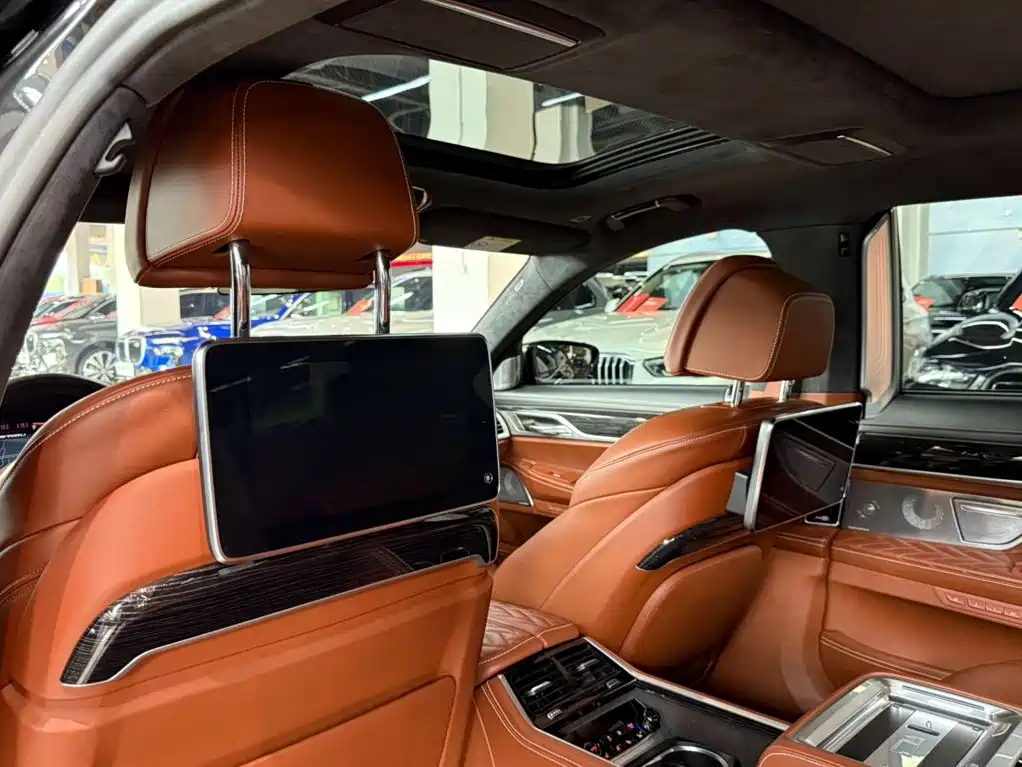 BMW 7 Series — миниатюра 30