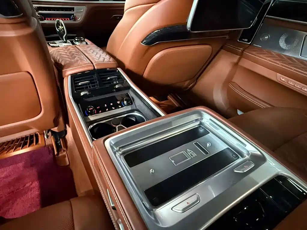 BMW 7 Series — миниатюра 32