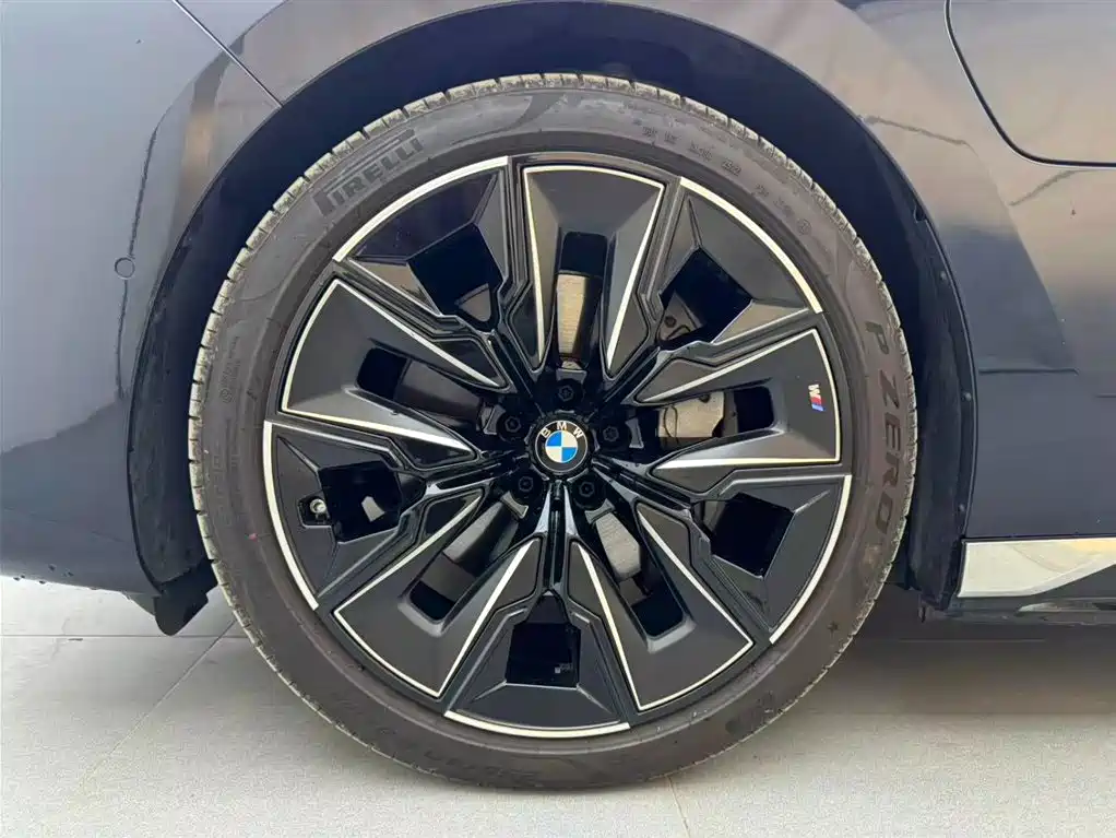 BMW i7 — миниатюра 18