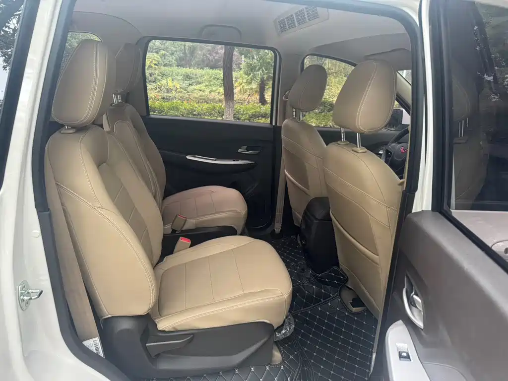 Wuling Hongguang — миниатюра 7