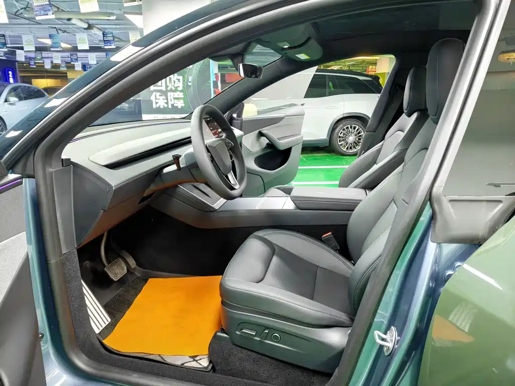 Tesla Model Y — миниатюра 11