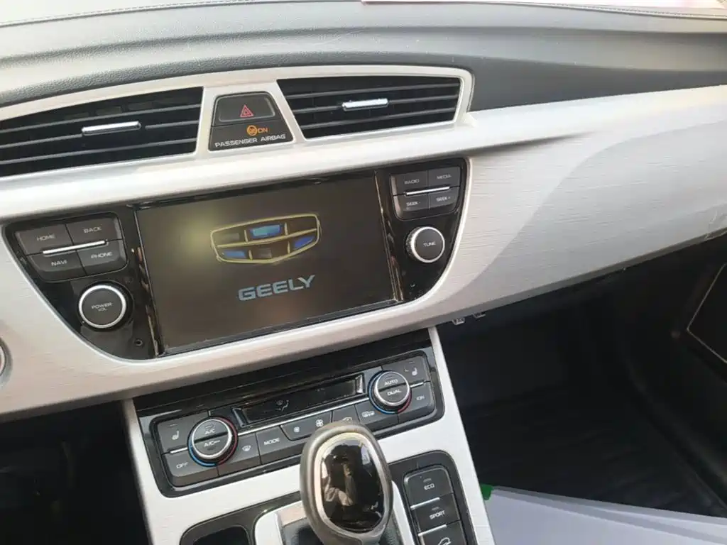 Geely Boyue — миниатюра 13