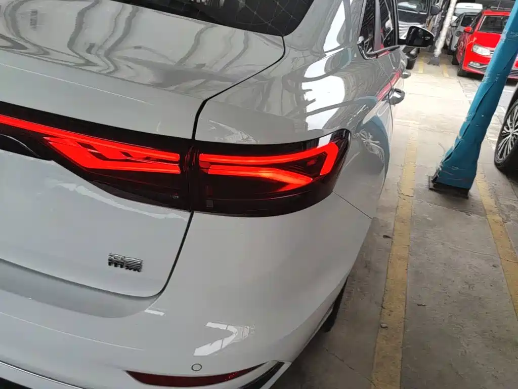 Geely Emgrand 2025 4 1.5L CVT Luxury