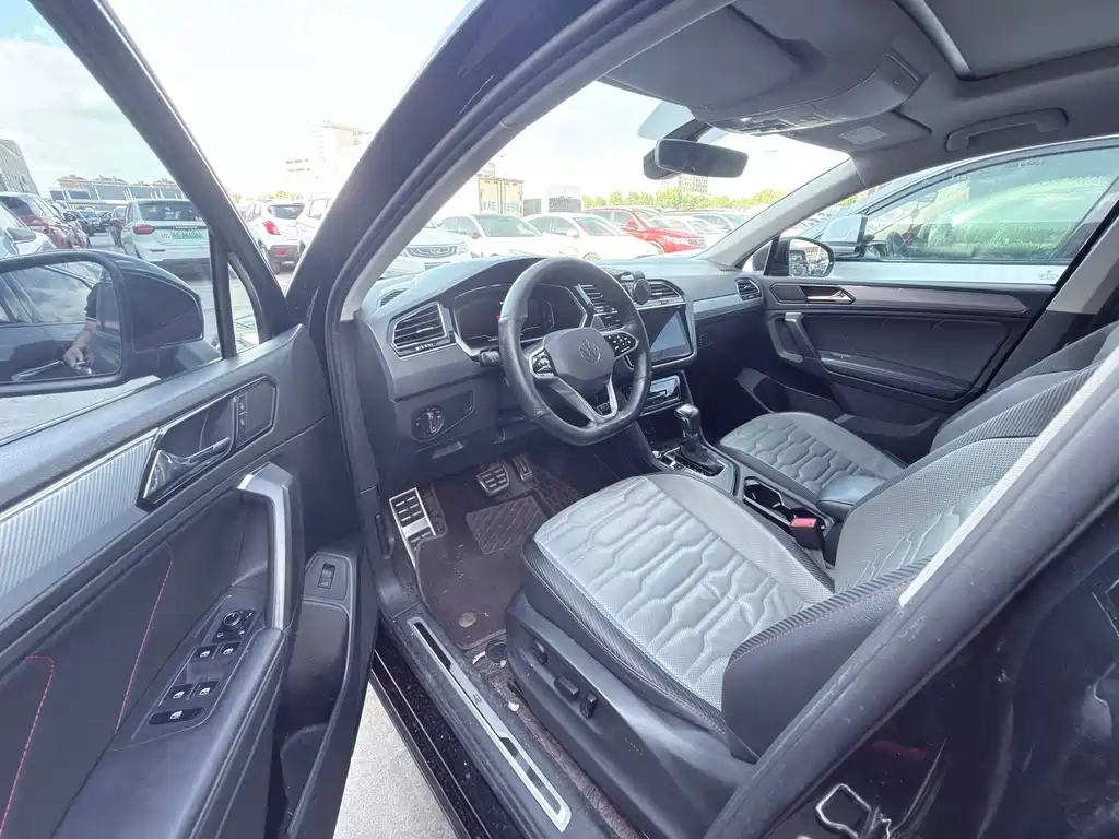 Volkswagen Tiguan X — миниатюра 2