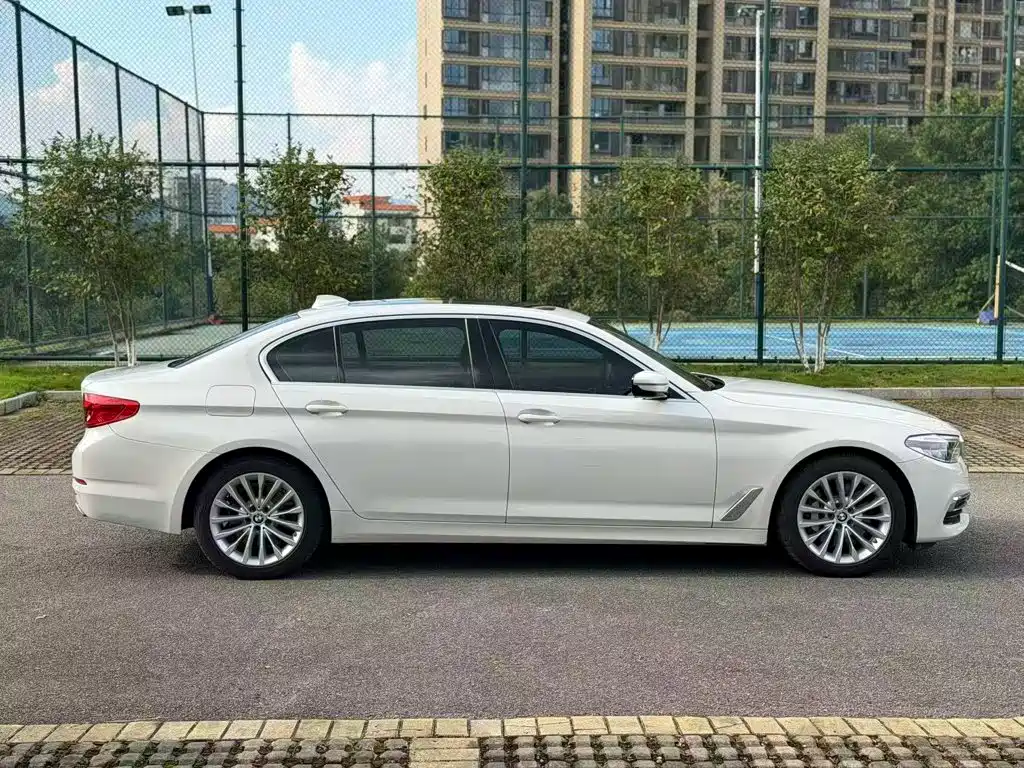 BMW 5 Series New Energy — миниатюра 7