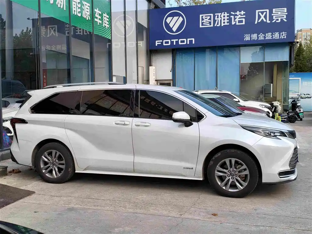 Toyota Sienna — миниатюра 4