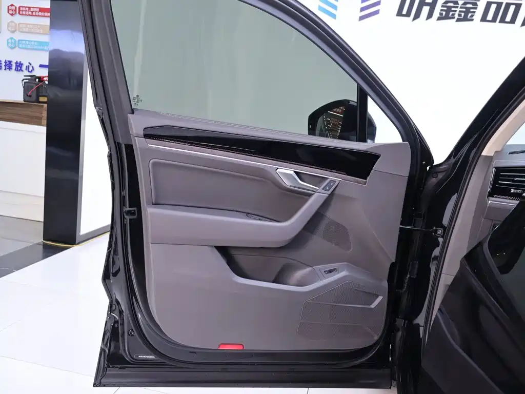 Volkswagen Touareg — миниатюра 17