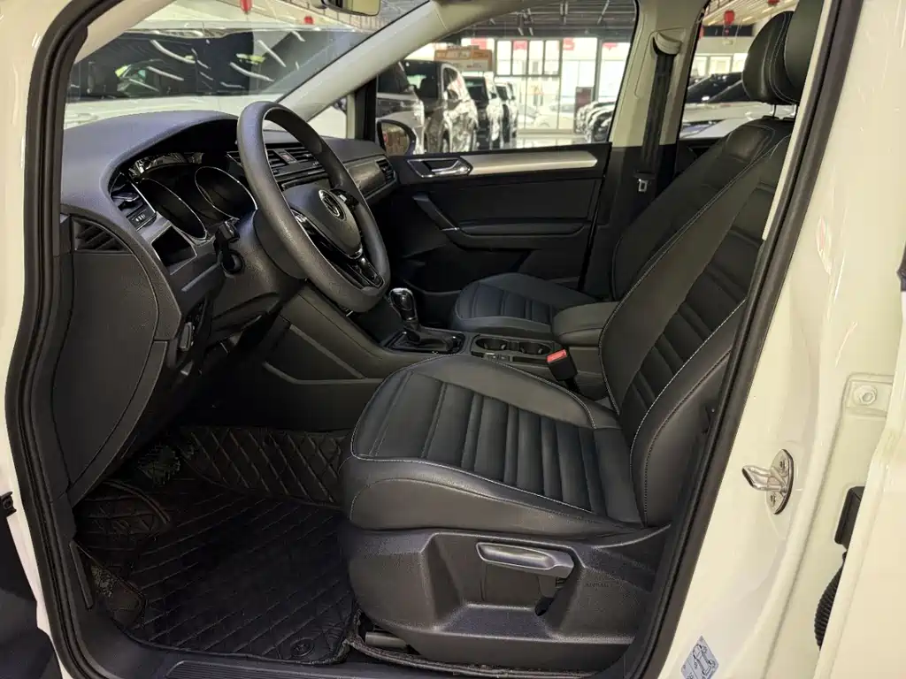 Volkswagen Touran — миниатюра 4