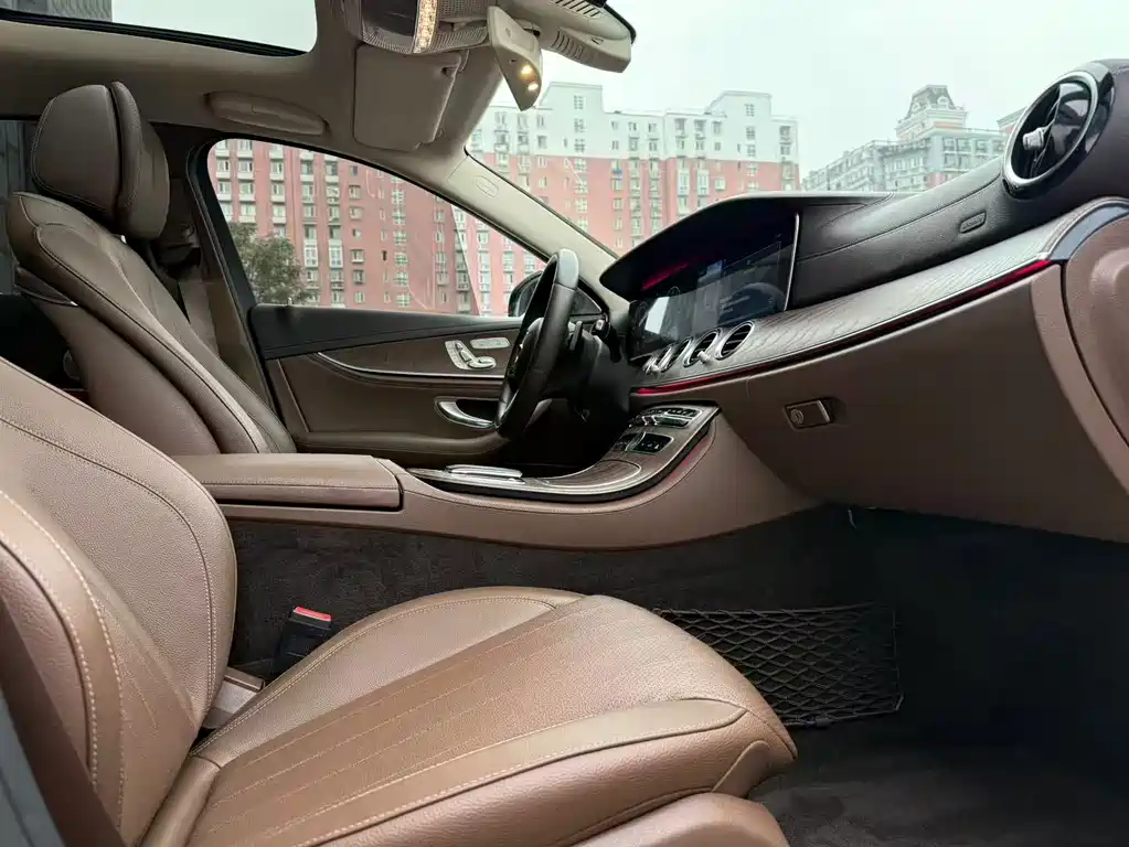 Mercedes-Benz E-Class — миниатюра 8