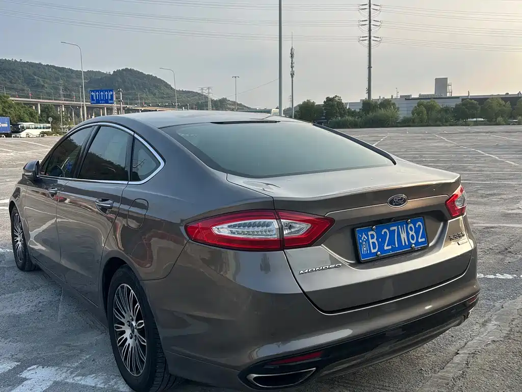Ford Mondeo — миниатюра 7