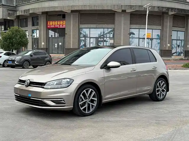 VOLKSWAGEN GOLF