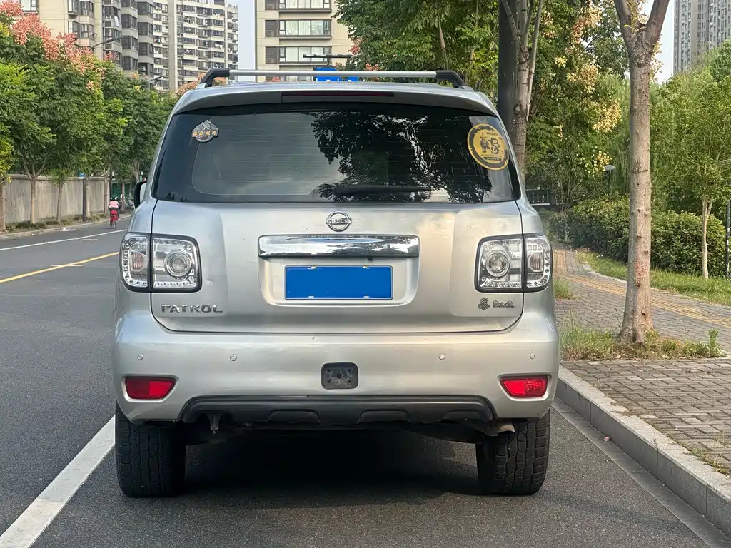 Nissan Patrol — миниатюра 4