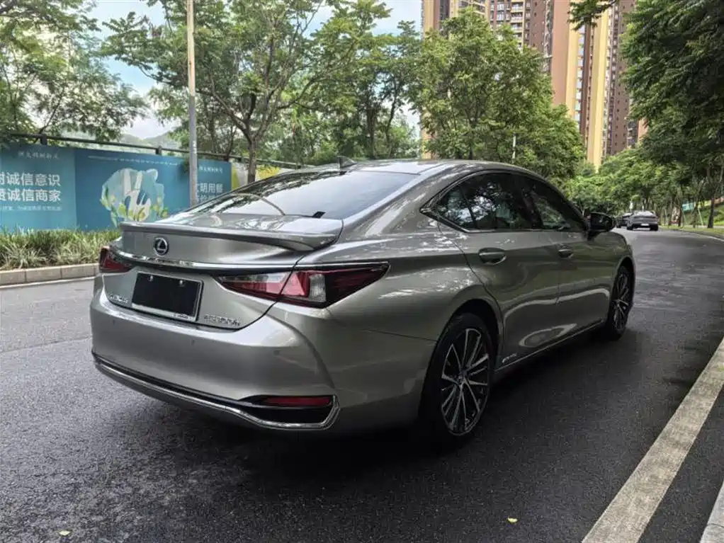Lexus ES 2021 300h Premium