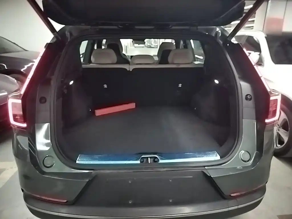 Volvo XC70 PHEV — миниатюра 19