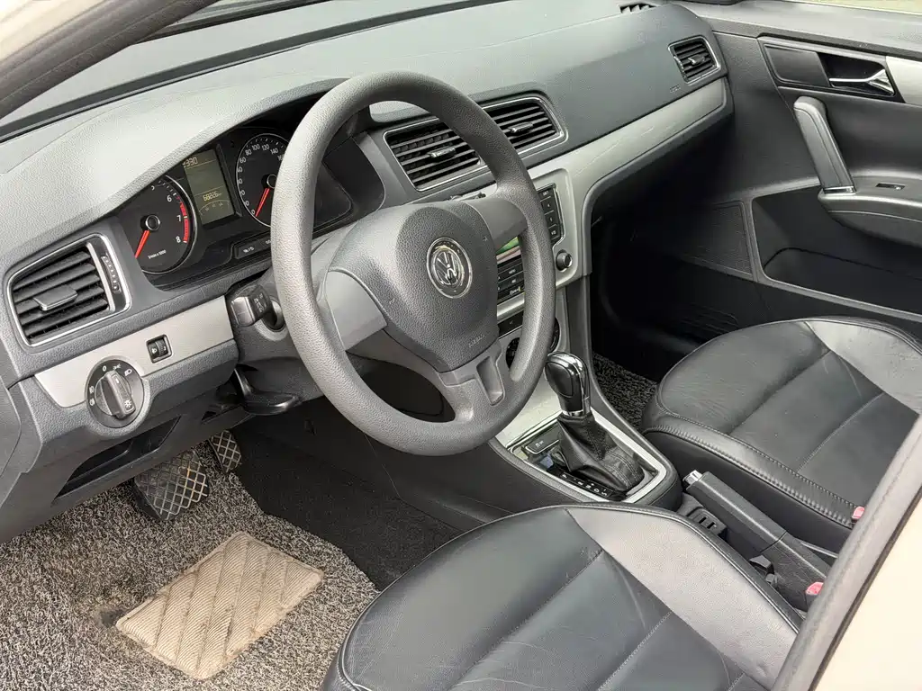 Volkswagen Gran Lavida 2013 1.6L AT Comfort
