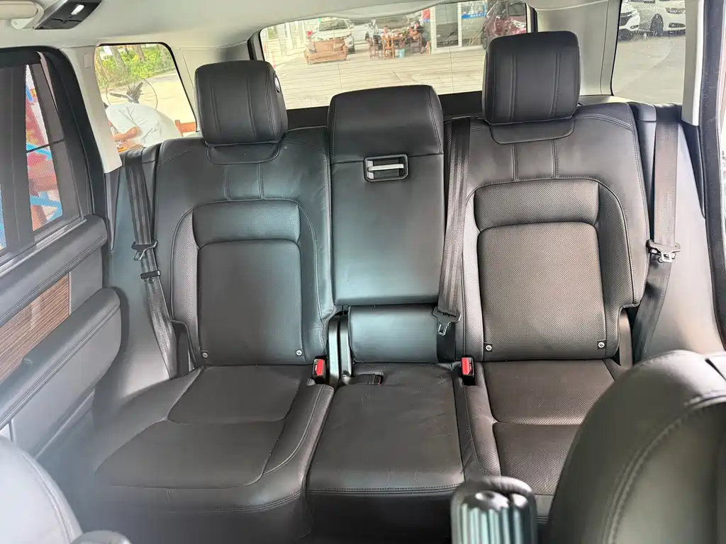 Land Rover Range Rover — миниатюра 8