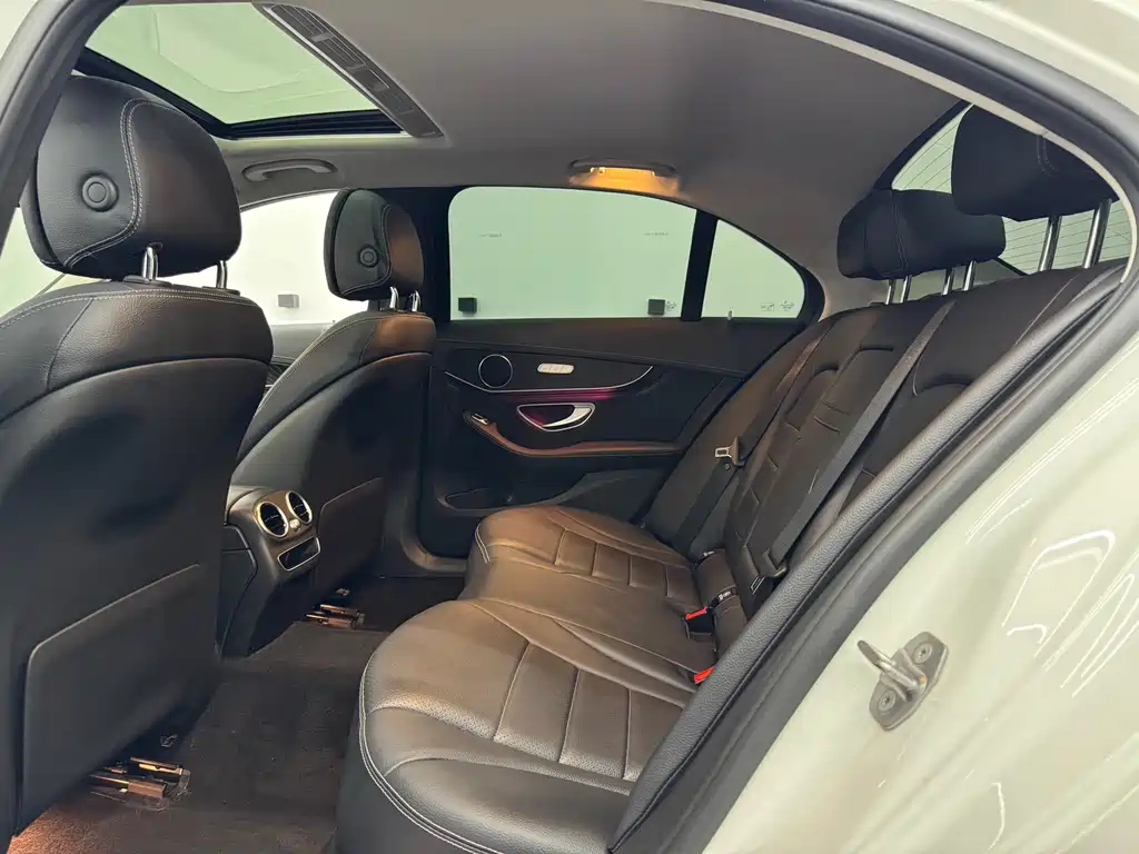 Mercedes-Benz C-Class — миниатюра 5