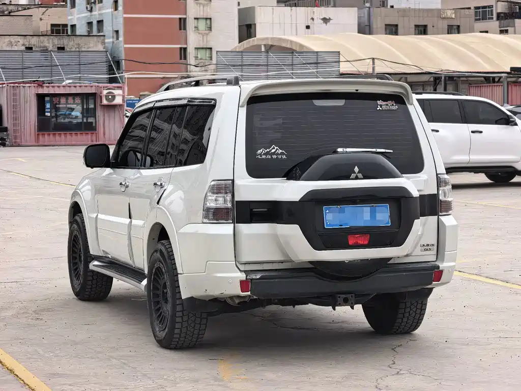 Mitsubishi Pajero (Import) — миниатюра 9
