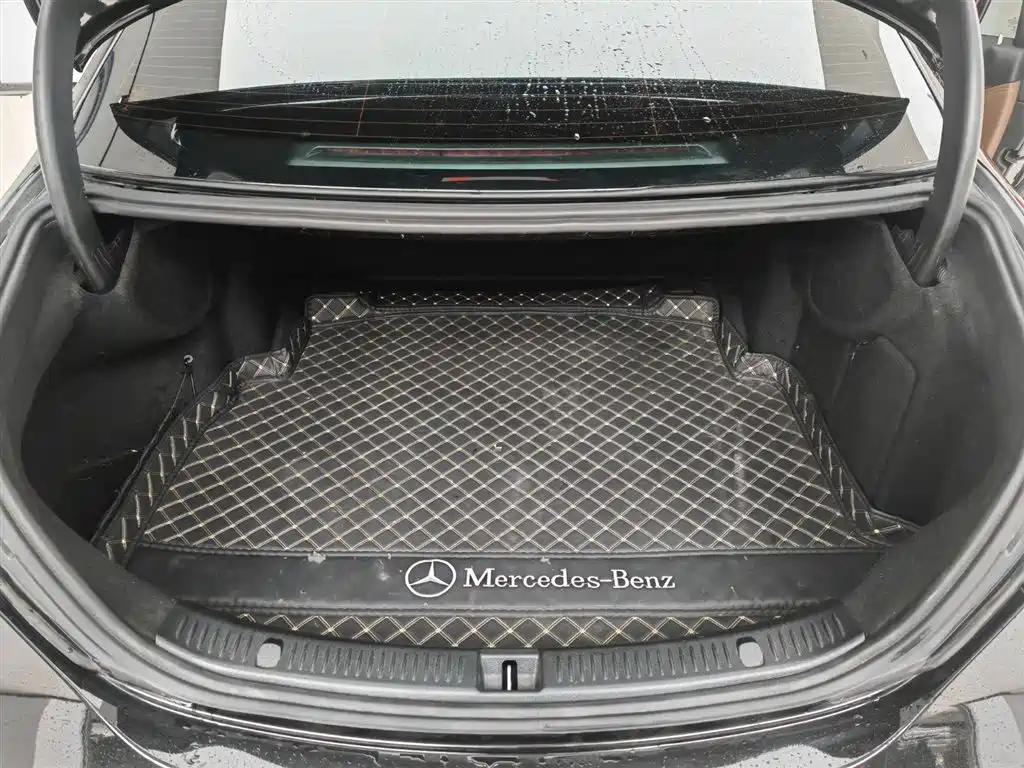 Mercedes-Benz E-Class — миниатюра 8