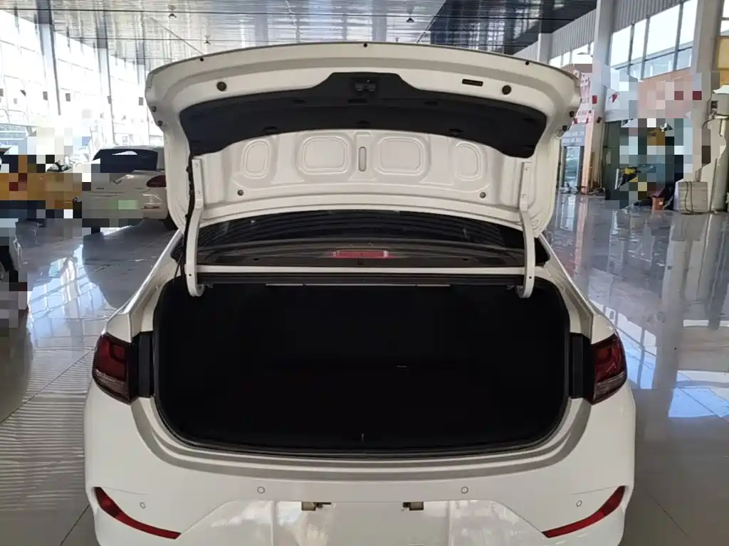 Hyundai Elantra — миниатюра 19