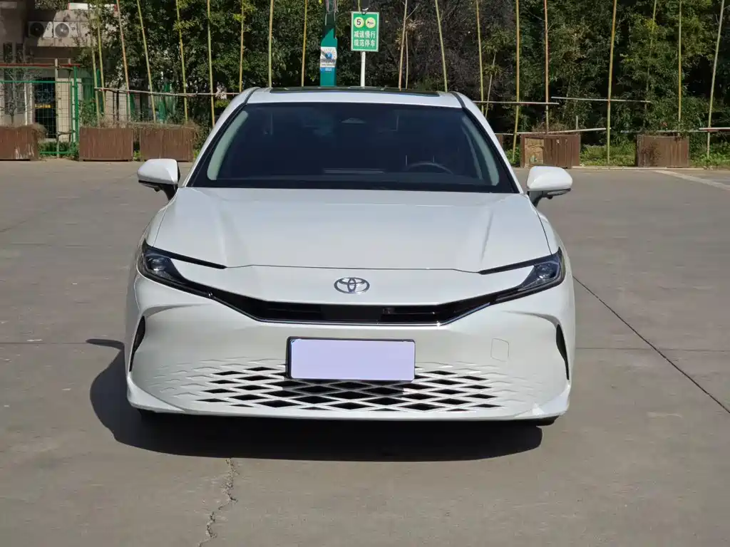 Toyota Camry — миниатюра 2