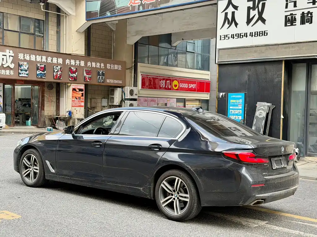 BMW 5 Series — миниатюра 8