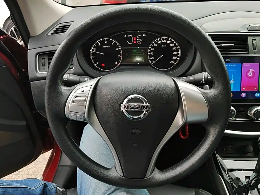 Nissan Tiida — миниатюра 11