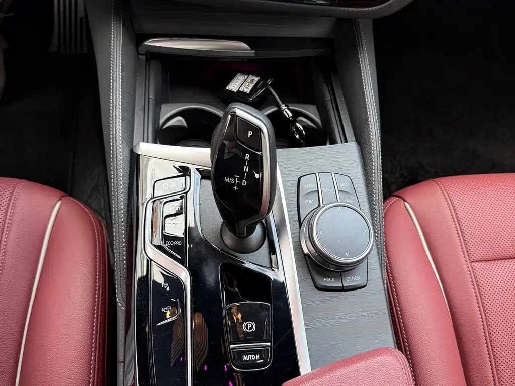 BMW 5 Series — миниатюра 8