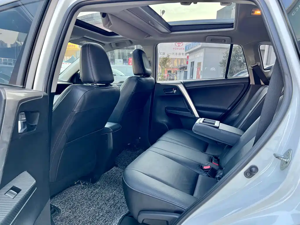 Toyota RAV4 — миниатюра 14