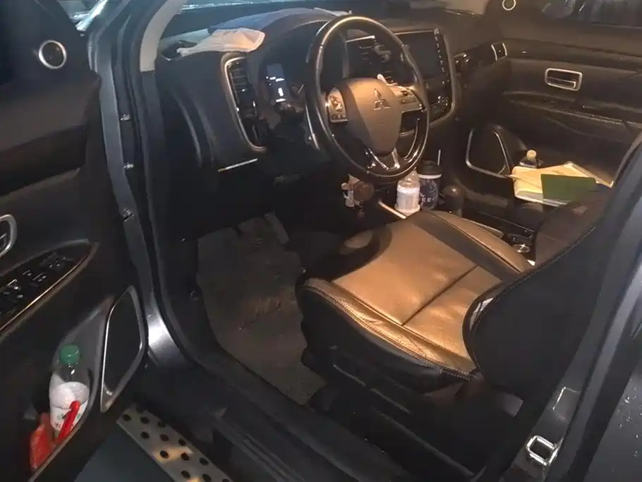 Mitsubishi Outlander 2018 2.4L Elite 5 мест