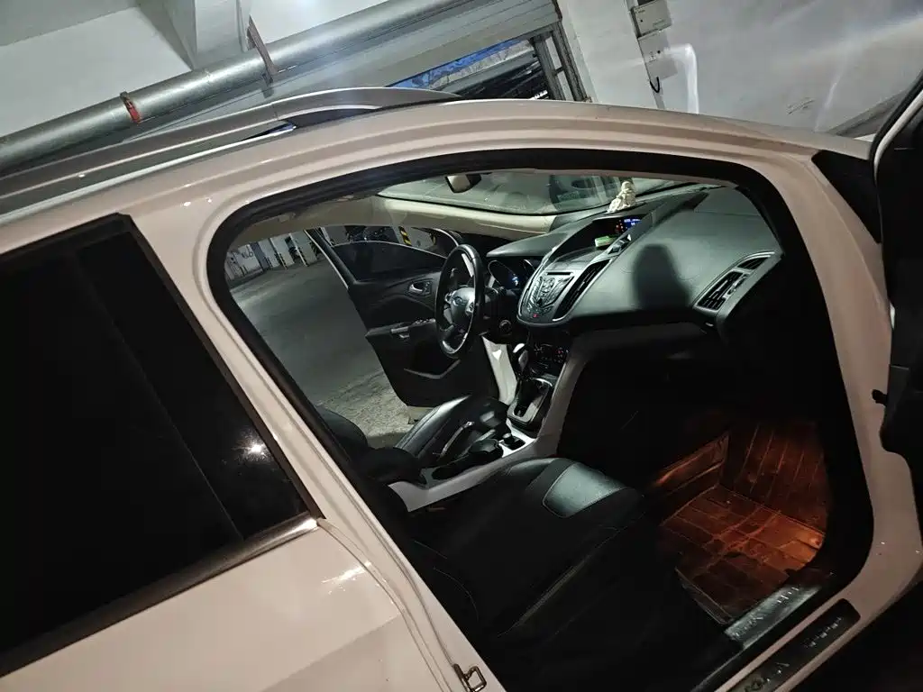 Ford Kuga — миниатюра 20