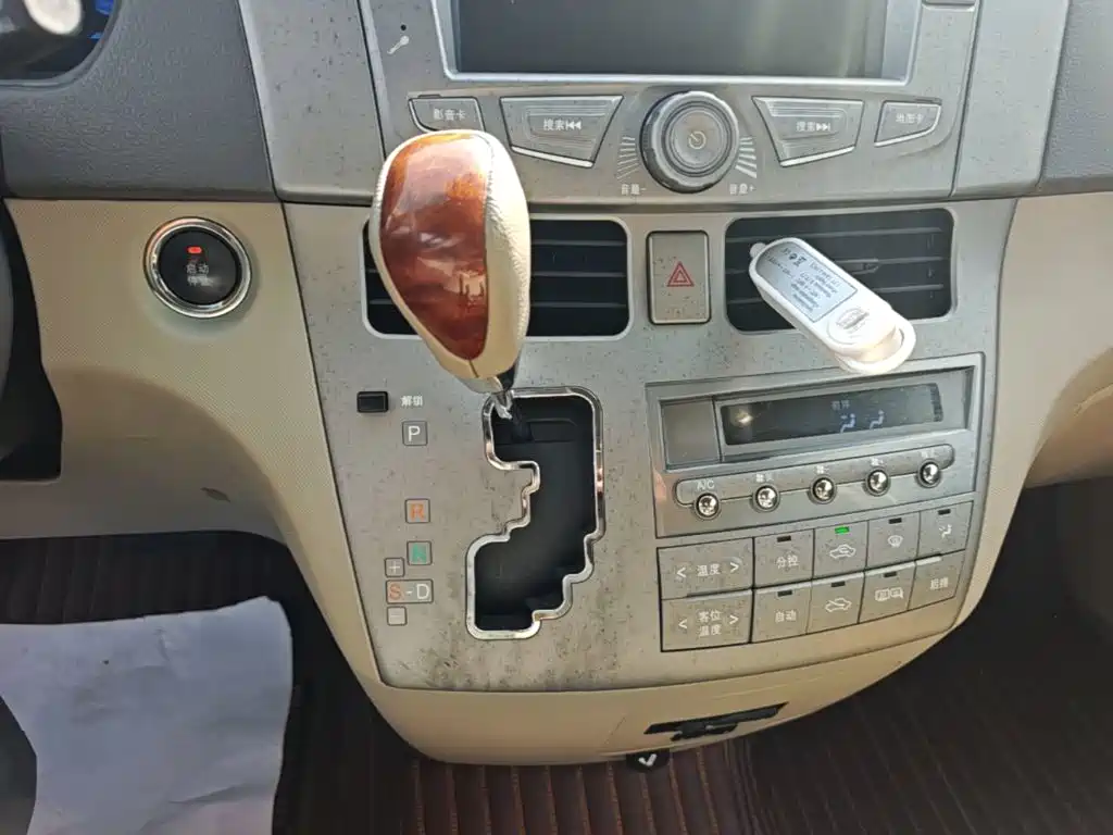 BYD M6 — миниатюра 14