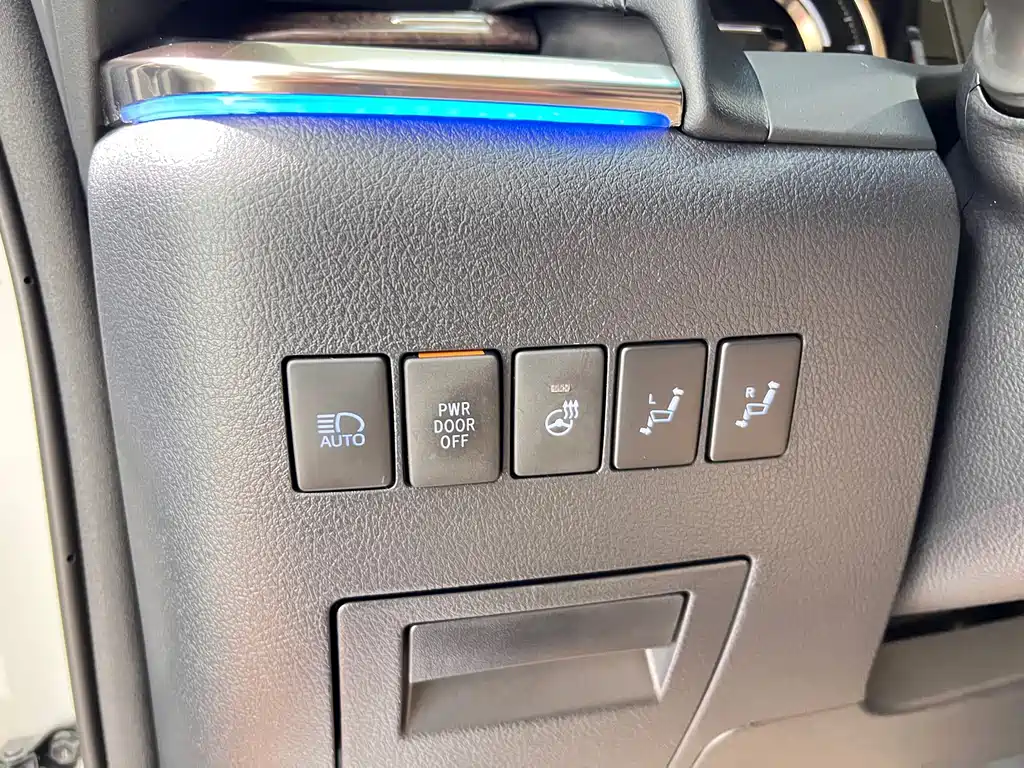 Toyota Alphard — миниатюра 20