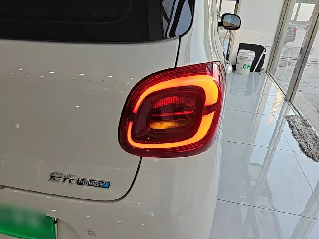 Wuling MINIEV — миниатюра 8