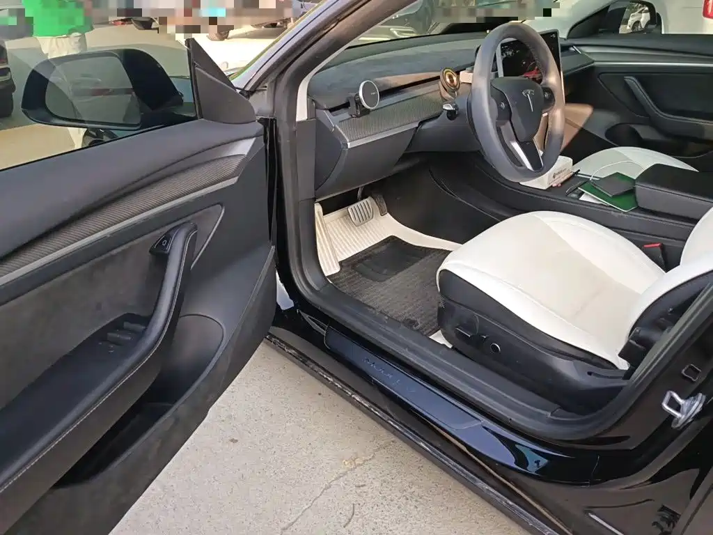 Tesla Model 3 — миниатюра 17