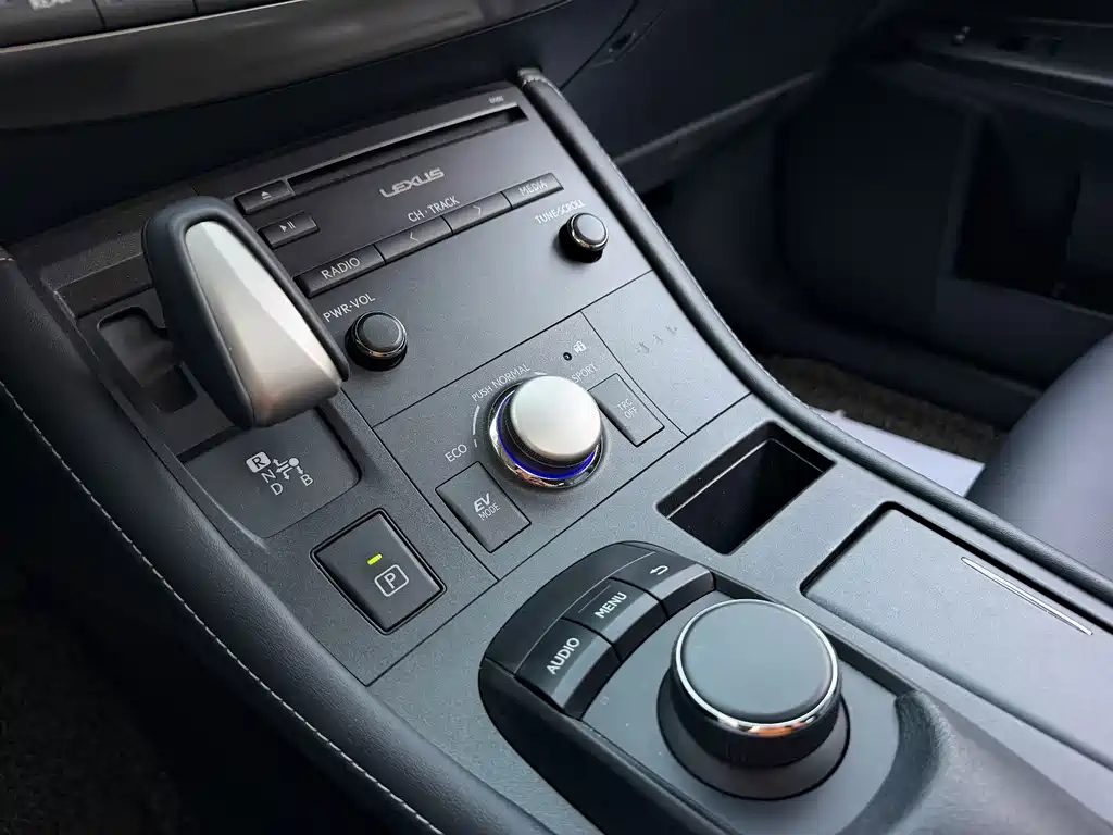 Lexus CT — миниатюра 8
