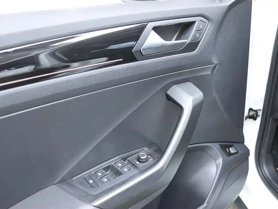 VOLKSWAGEN T ROC EXPLORING SONGS