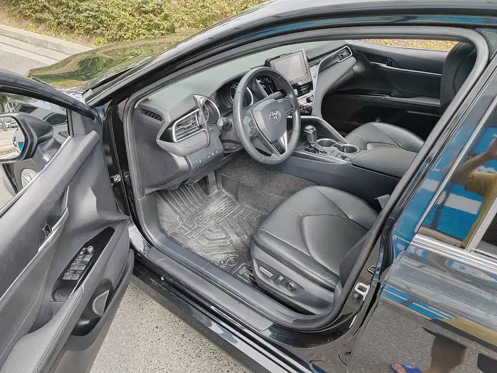 Toyota Camry — миниатюра 8