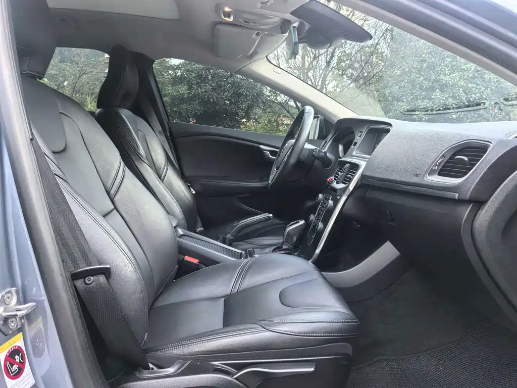 Volvo V40 — миниатюра 8