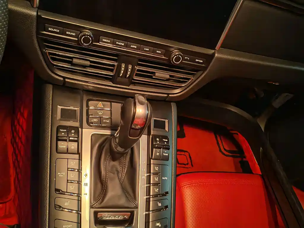 Porsche Macan — миниатюра 7