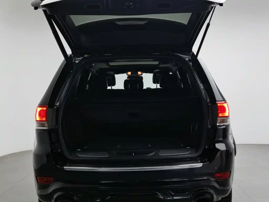 Jeep Grand Cherokee (Import) — миниатюра 16