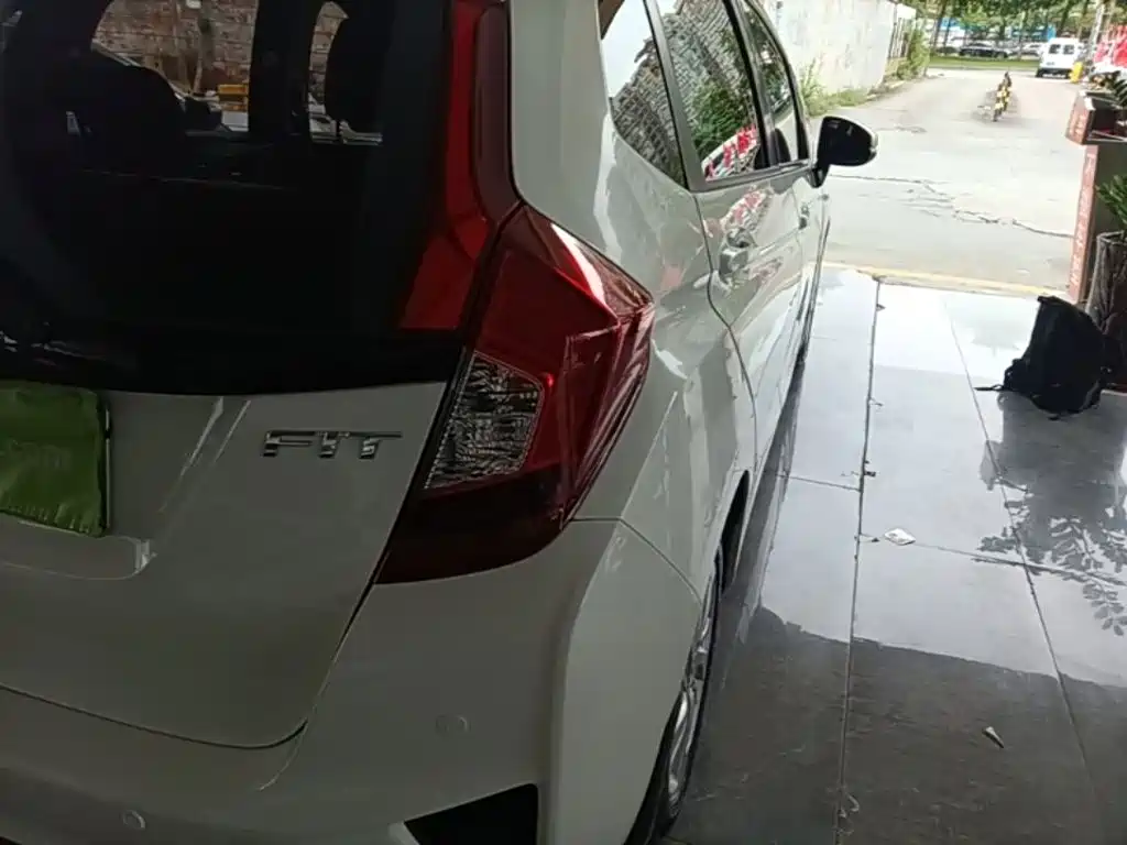 Honda Fit — миниатюра 8