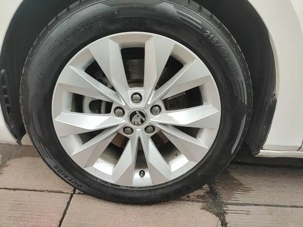 Skoda Superb — миниатюра 23